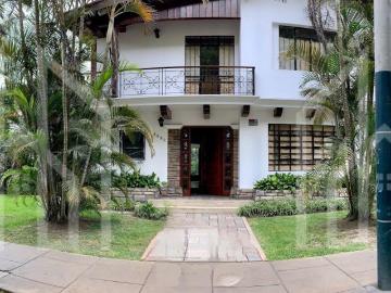 OCASIN Enorme Casa como Terreno en Venta en Avenida Salaverry
