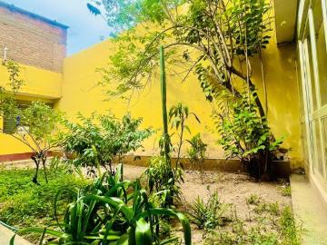 OCASIÓN! CASA COMO TERRENO CERCA DEL MERCADO MODELO HUÁNUCO. 650M2. USD 510,000