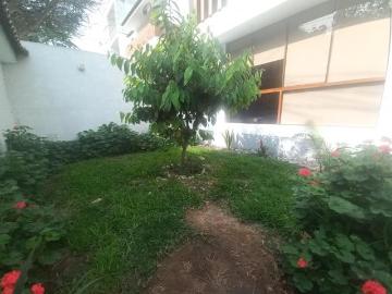 OCASIÓN: CASA FRENTE A PARQUE EN CASCO PRECIO DE TERRENO