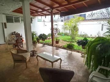 OCASION SAN ISIDRO CASA DE 2 PISOS DE 448MT2 6DORM 6BAÑOS EN Us$820,000 A TRATAR