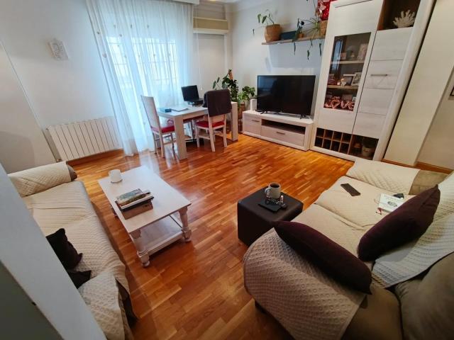 Ocasión! Se Alquila Espectacular Piso amueblado de 4 Dormitorios, 2 baños. Junto al Paseo de la Feria !