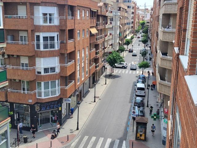OCASIÓN ! SE ALQUILA PISAZO DE 3 DORMITORIOS CON OPCION A GARAJE, EN UNA DE LAS MEJORES CALLES DE ALBACETE