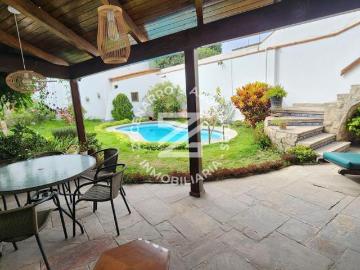 OCASIÓN! SE VENDE LINDA CASA FRENTE A PARQUE EN SURCO A PRECIO DE TERRENO