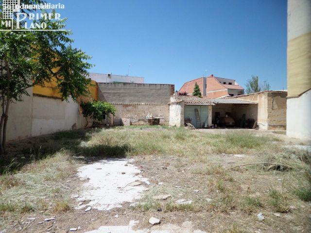 ¡OCASION! Se vende solar con 744 metros cuadrados y 22 metros de fachada en c/Doña Crisanta