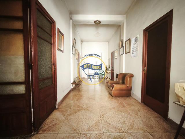 ¡OCASIÓN ÚNICA EN L'OLLERÍA! Gran Casa de Pueblo a 3 Calles con Patio Interior, Terraza y Anexo Independiente