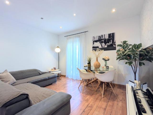 OCASIÓN: VIVIENDA TOTALMENTE REFORMADA MUY LUMINOSA, CON BALCON Y ORIENTADA AL ESTE, ZONA TOSCAR