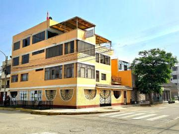 VENDO EN OCASIÓN AMPLIA ESQUINA DE 4PISOS+AZOTEA EN SAN FELIPE!