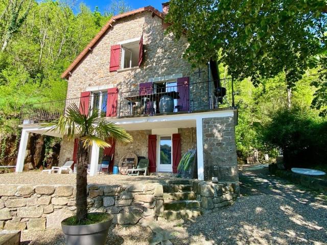 Occasion Rare – Vues Exceptionnelles et Ponton privatif sur le lac Crozant 23160