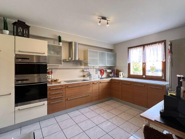 OCCASIONE CASA 4.5 LOCALI CON GIARDINO E GROTTO A NOVAZZANO