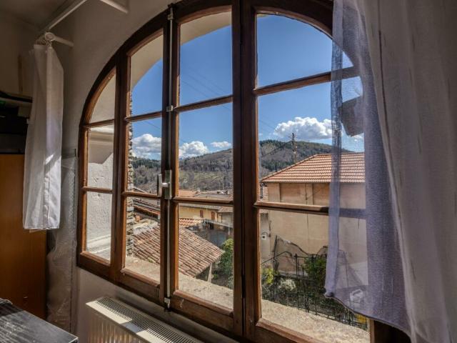 OCCASIONE CASA TIPICA DI 7.5 LOCALI RINNOVATA A BRENO