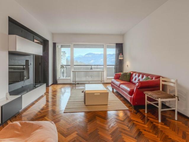 OCCASIONE AMPIO 3.5 LOCALI CON BOX E VISTA APERTA A LUGANO