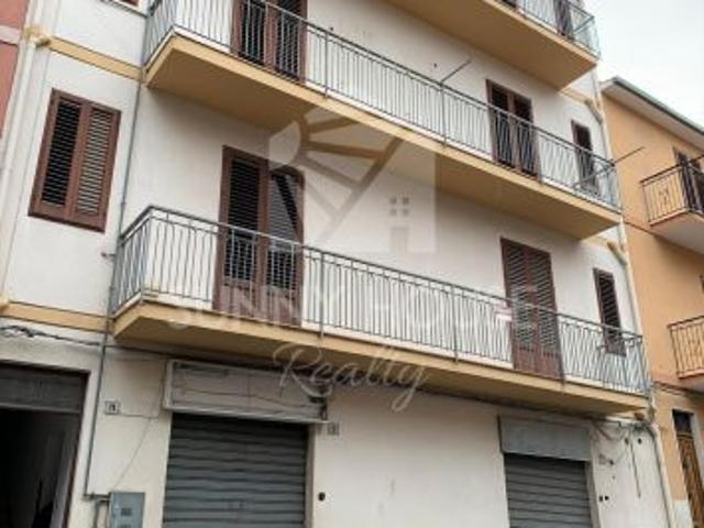 Occasione nel cuore di Trabia edificio indipendente con terrazzo panoramico