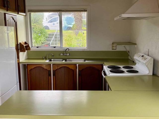 Ocean Views & Spacious Living on Kennedy Pt