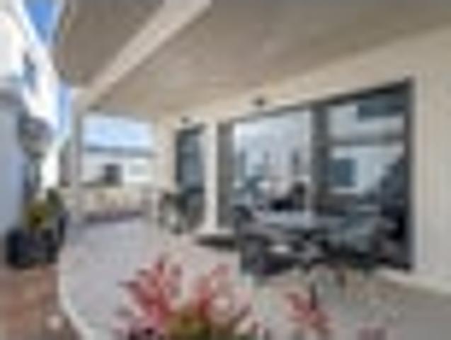 Ocean Breeze Apartment