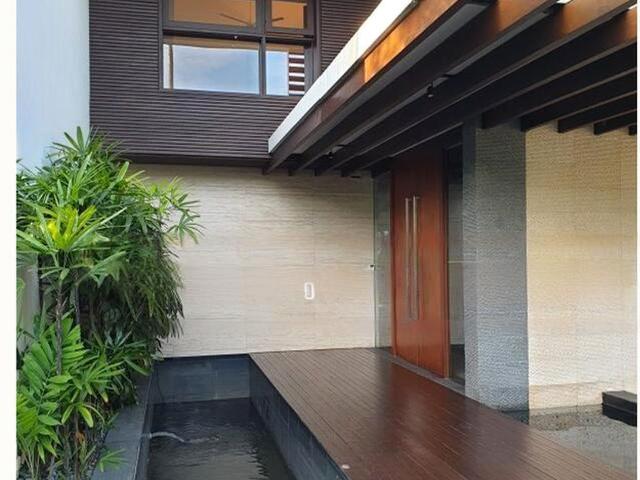 Ocean Drive D4, Detached