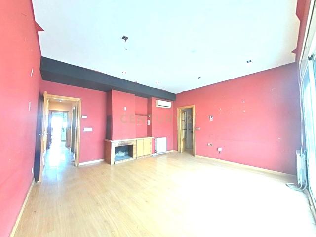 OCUPADO Amplio apartamento en Sabadell, Barcelona con terraza
