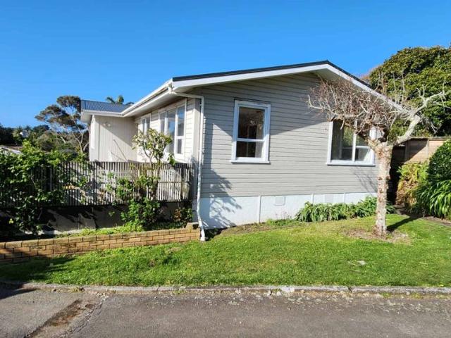Oakura, 4 bedrooms