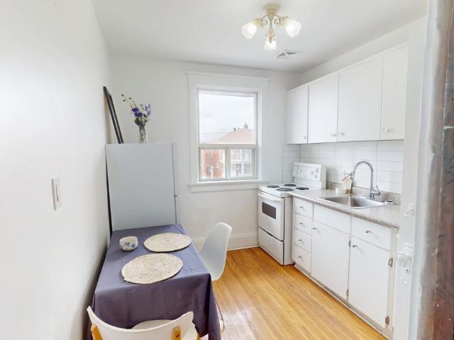 OAKWOOD AVE & ST CLAIR AVE W 1 Bedroom Apartment for Rent at 275 Oakwood Ave, Toronto, ON M6E 2V3 Oakwood Vaughn