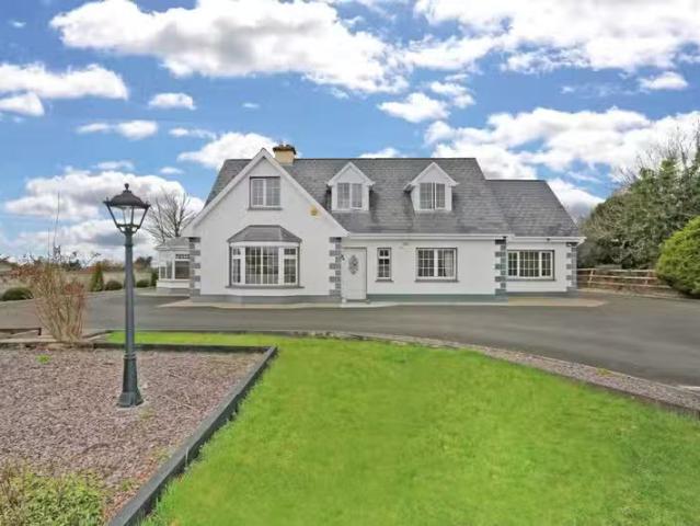 Oak Tree House, Castlebank, V94Y0A6 is for sale