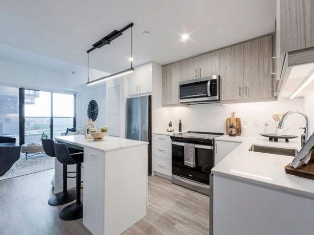 Oakhill Rentals 1 Bedroom Apartment for Rent at 291 Queens Ave, Oakville, ON L6H 7W7 College Park