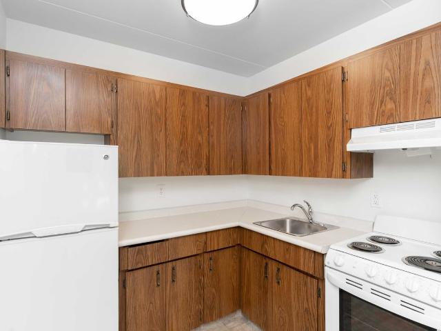 Oakland Gardens II 2 Bedroom Apartment for Rent at 210 Oakland Ave, Winnipeg, MB R2G 3G6 Rossmere