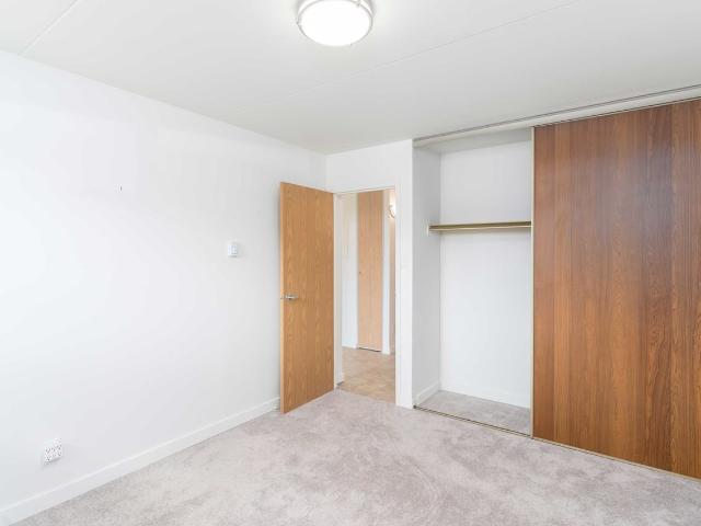 Oakland Gardens II 2 Bedroom Apartment for Rent at 210 Oakland Ave, Winnipeg, MB R2G 3G6 Rossmere