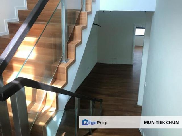 Oakridge 3 storey semi detached Pantai Jerjak bayan Lepas For Rent