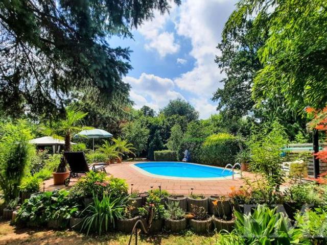 Oase der Ruhe: Gartenparadies mit Pool und Doppelgarage wartet auf Sie