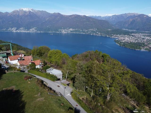 Oasi di Serenità con Vista Mozzafiato sul Lago Maggiore – Monte di Vairano