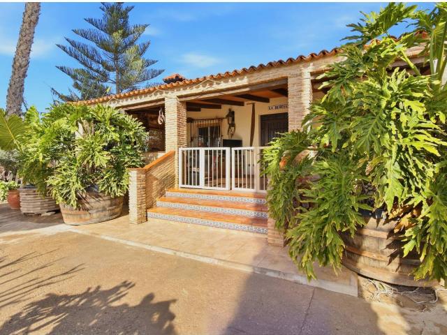 Oasis Villa Construido 2004