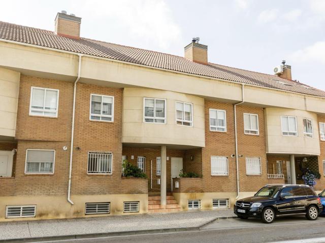 OASIS DE TRANQUILIDAD: ESPECTACULAR CHALET UNIFAMILIAR EN SANTA ISABEL