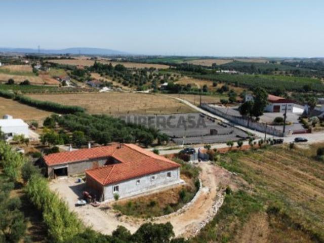 Oásis Rural em Santarém com Moradia T3, mina de água e 30 000m2 de terreno