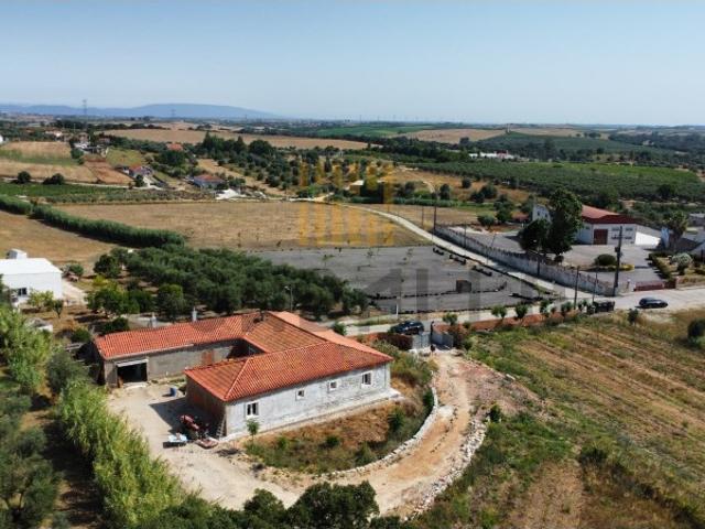 Oásis Rural em Santarém com Moradia T3, mina de água e 30 000m2 de terreno