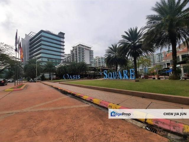Oasis Square