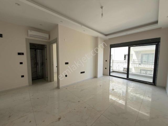 Oba Karakocalıda Yeni Binada Aktiviteli Sitede Satılık 1+1 Daire