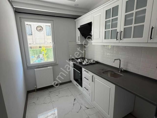 Çobançeşme Mahallesinde 1+1 Ayrı Mutfak Satılık Daire