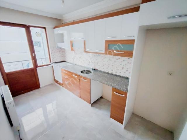 Çobançeşme'de 8 Yıllık İskanlı Masrafsız Satılık 2+1 Ara Kat