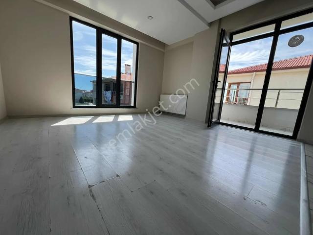 Çobançeşmede Kullanışlı 2+1 Kiralık Daire