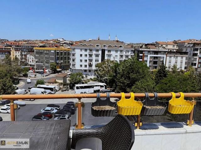 Çobançeşme'de Sitede Kapalı Otoparklı Lüks Dubleks Daire