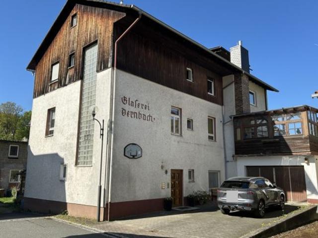 Obergeschosswohnung mit großzügigen Nebenflächen im Erdgeschoss