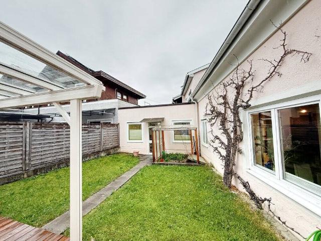 Oberndorf: Attraktives Geschäftshaus in bester Ortslage!