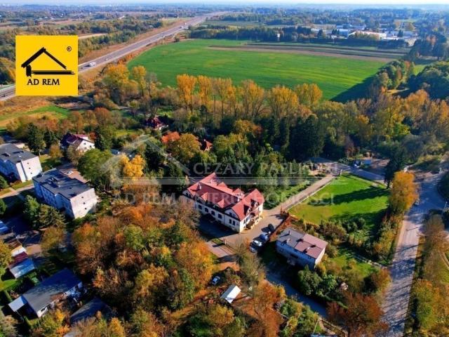 Obiekt hotelowy 1600 m² z salami konferencyjnymi i ogrodem