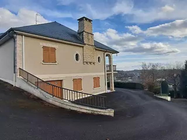Objat 19130 Achat / Vente maison 7 pièces t7 au dernier étage terrasse