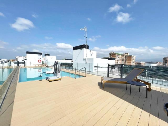 Obra nueva con terraza, garaje y piscina a un paso del mar