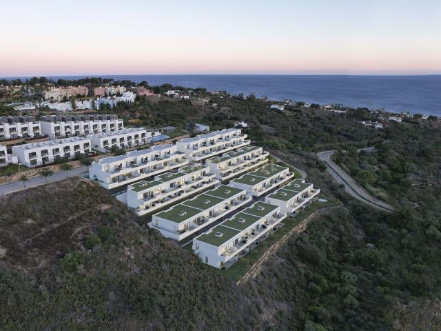 Obra nueva que combina diseño contemporáneo, materiales de alta calidad y vistas abiertas al entorno natural