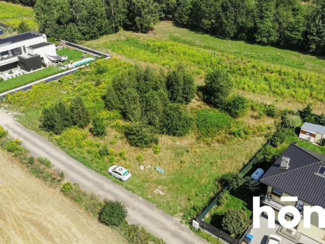 Działka 2000 m² w spokojnej okolicy z WZ i prądem