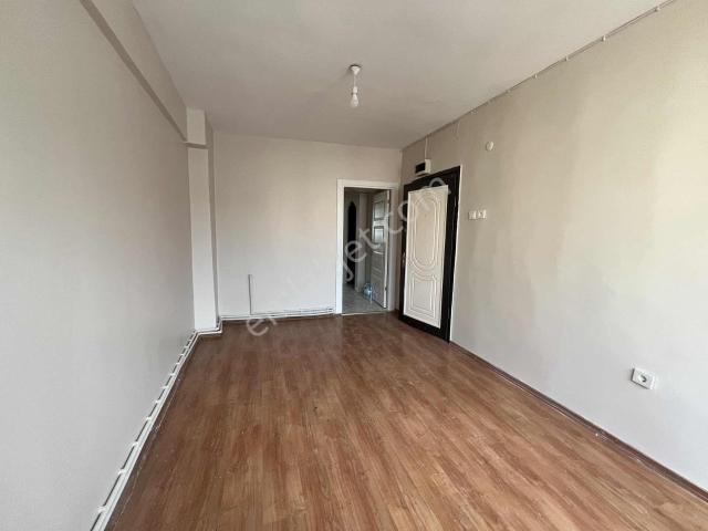 Odabaşı Yakınında Aile Apartmanı İçi Temiz 2+1 Kiralık Daire