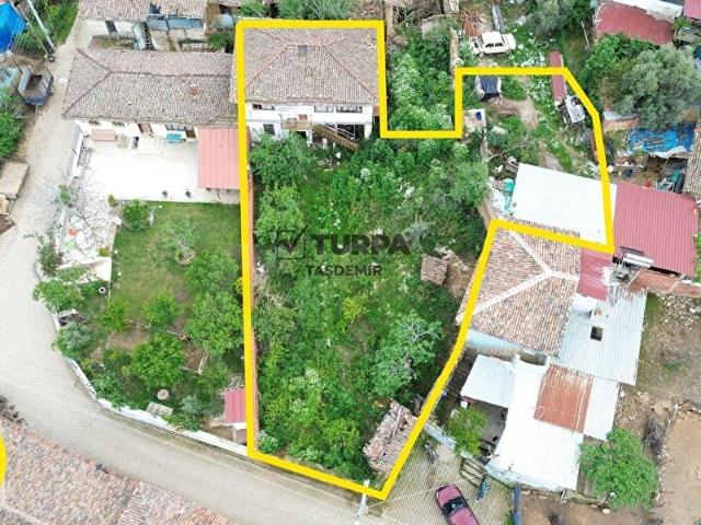 Ödemiş Adagide Ovakent Satılık Kerpiç Ev ve Dam Arsa685 m