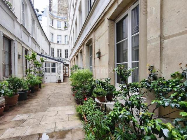 ODÉON – Superbe 2 pièces rénové au calme d'une cour confidentielle