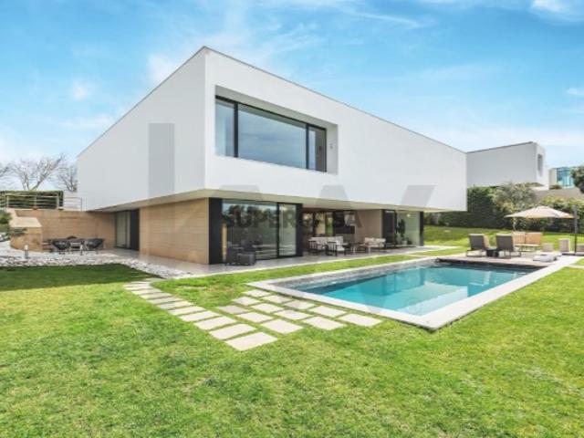 Oeiras Golf & Residence Moradia Unifamiliar T5 com piscina